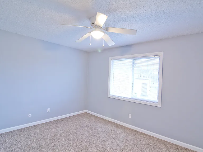 1124 University Dr — Photo 12