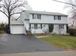 9 Wellspring Dr, Cranston, RI 02920