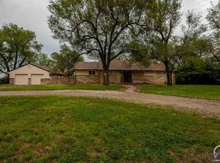 1800 SW Broadview Dr, Topeka, KS 66615