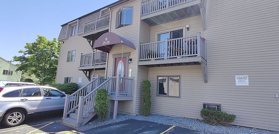 1st image of 32 Village Ct #32