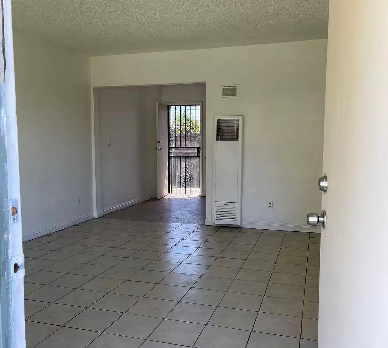 469 Pear St — Photo 3