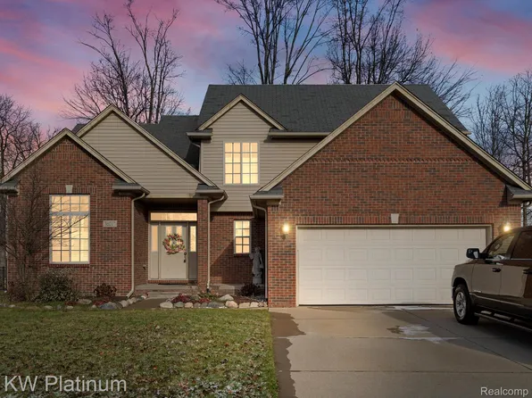 36077 Monroe St, New Baltimore, MI 48047