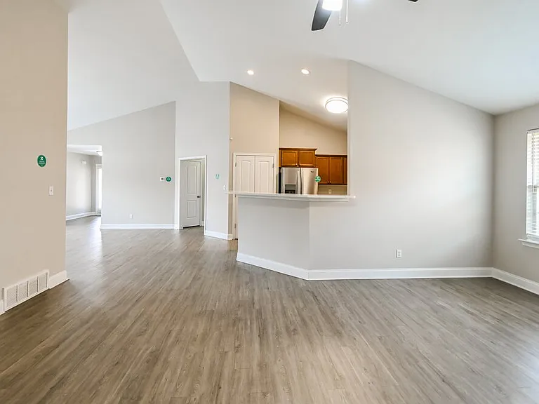 2932 S Hartland Dr — Photo 3