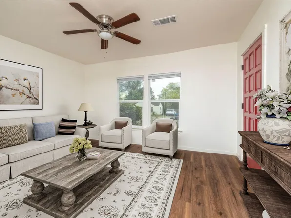 1029 Colvin St, Fort Worth, TX 76104