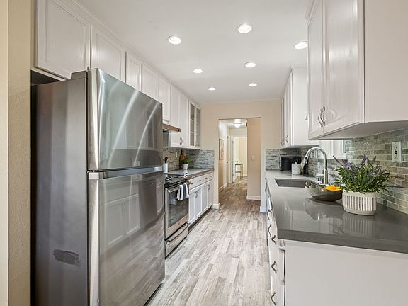 5th image of 410 Morse Ave #410