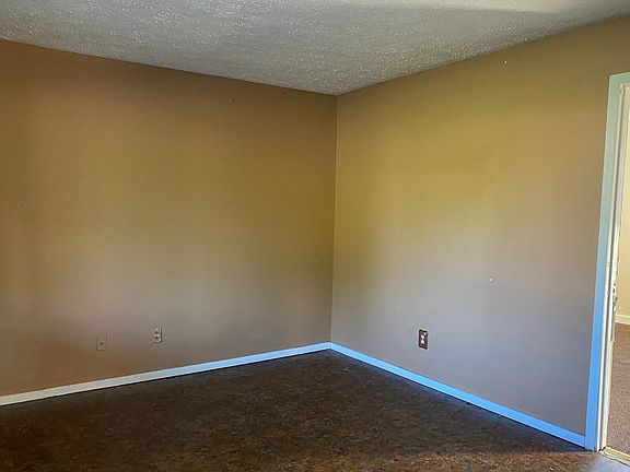 3rd image of 254 Circle Dr