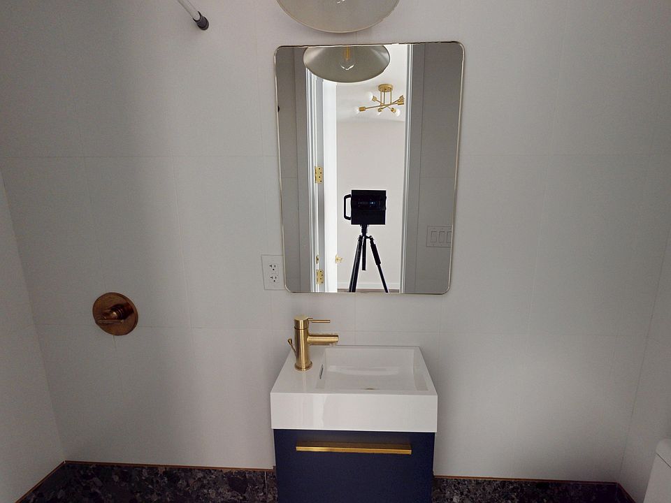 2nd image of 170 20th St #2E