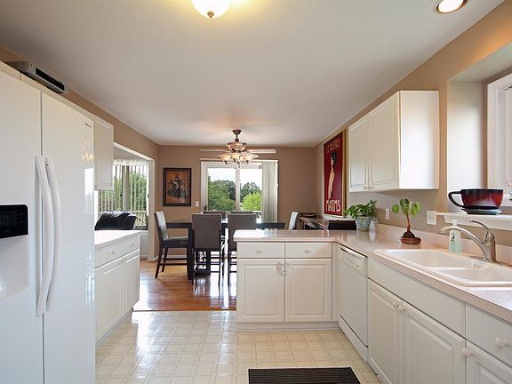 4th image of 1439 S Hidden Creek Dr