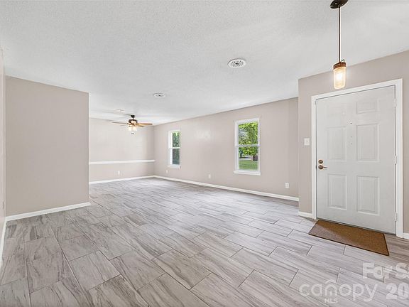4th image of 1820 Springsteen Rd