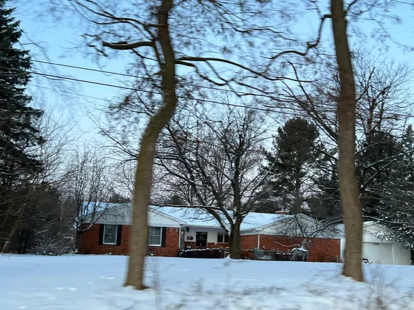 9563 Currie Rd, Northville, MI 48167
