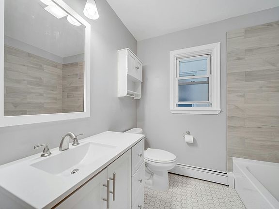 3rd image of 122 Graham St #3