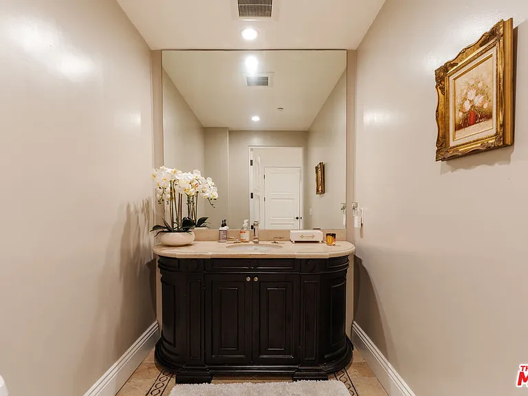 1835 Pandora Ave #302 — Photo 34