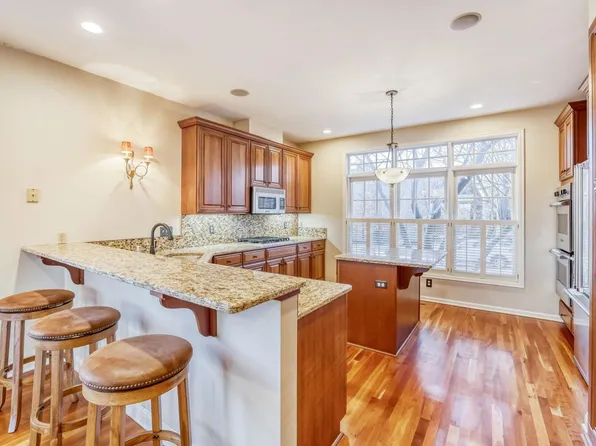 228 Ridgewood Ave, Minneapolis, MN 55403