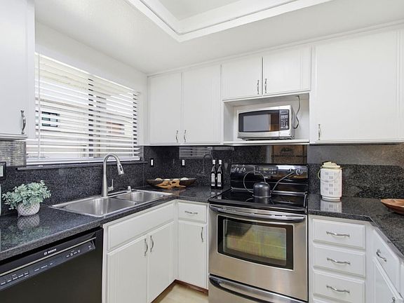 5th image of 1048 Villa Maria Ct