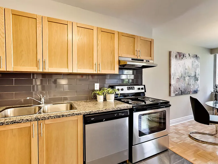 680 Roselawn Ave — Photo 109
