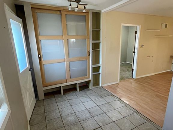 2nd image of 306 Sherwood St