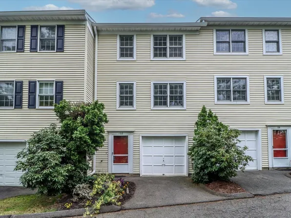 132 Clearview Court #132, Derby, CT 06418