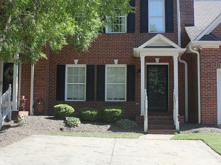314 Rexford Dr — Photo 1