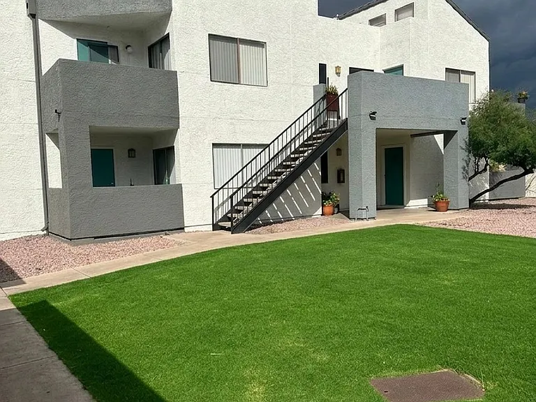 Desert Wind Apartments — Photo 6
