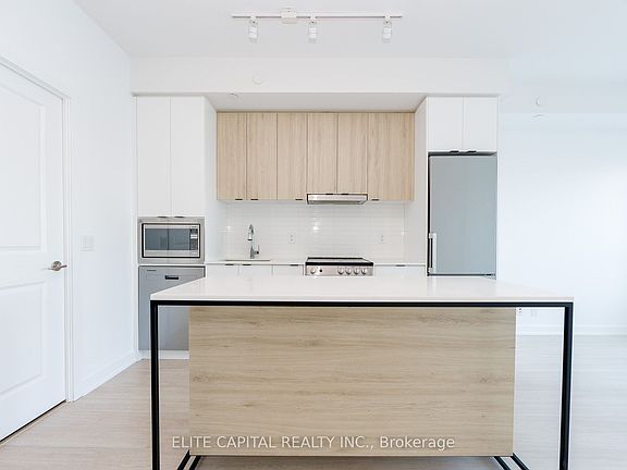 4th image of 50 Upper Mall Way #428