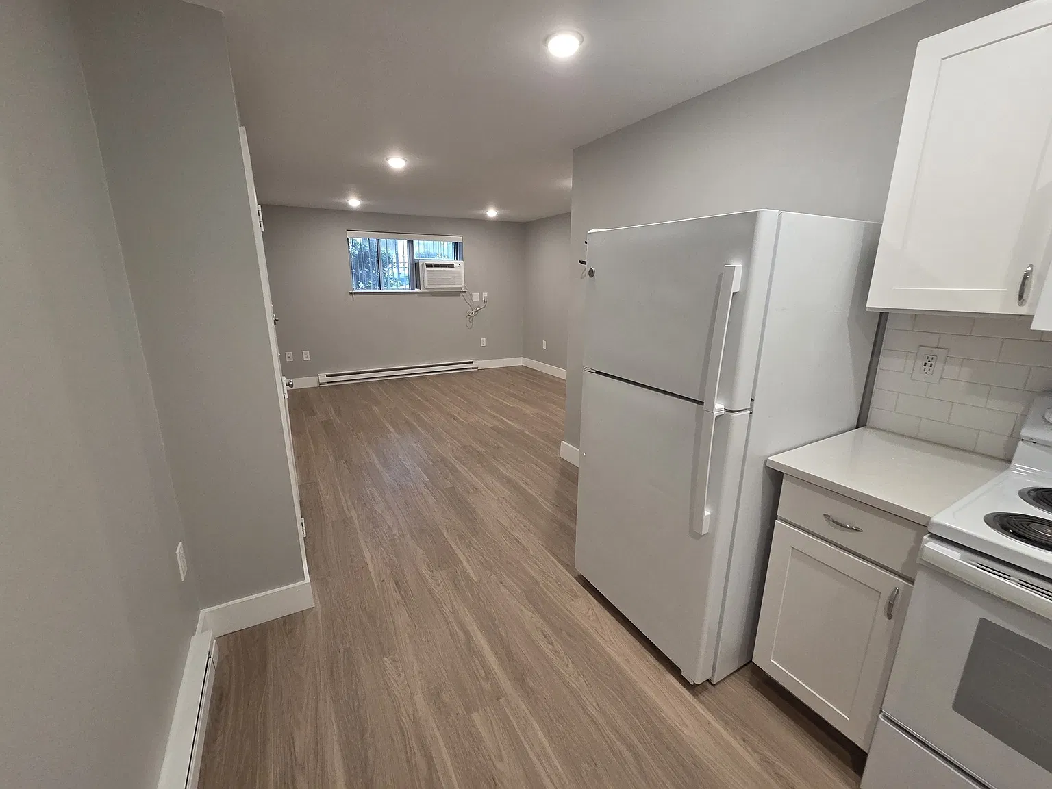 2 bed, 1.0 bath, 650 sqft, $2,500 — Photo 3