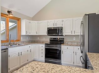 7075 Oneka Lake Blvd N, Hugo, MN 55038