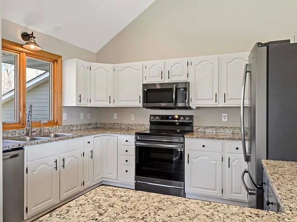 7075 Oneka Lake Blvd N, Hugo, MN 55038
