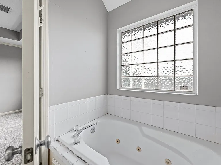 8947 NE 116th Ter — Photo 15