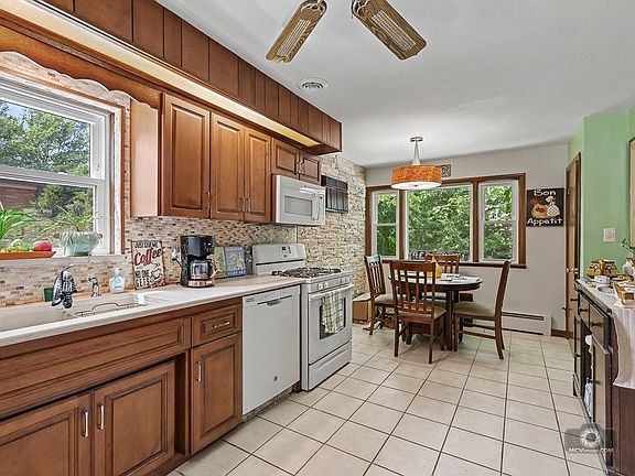 5th image of 4996 Wick Dr