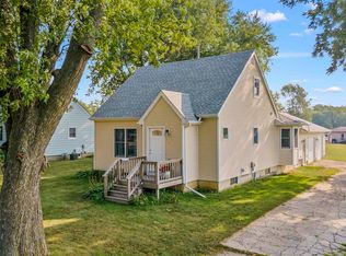210 S Maple St, Sumner, IA 50674