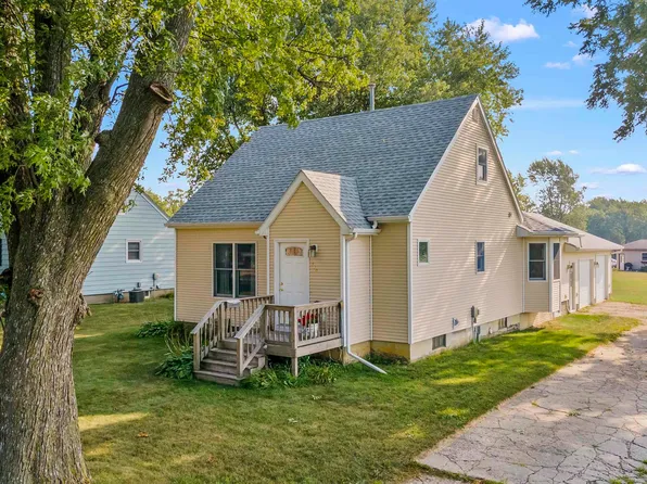210 S Maple St, Sumner, IA 50674
