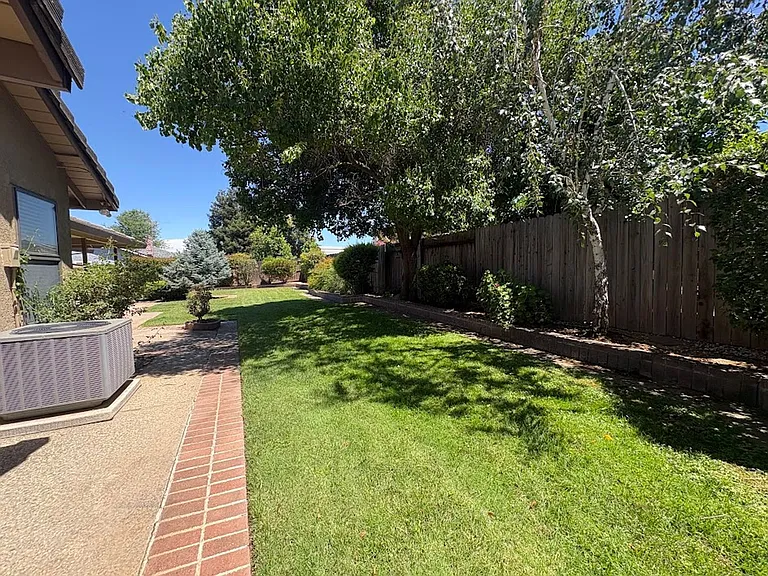 762 Corvey Cir — Photo 36