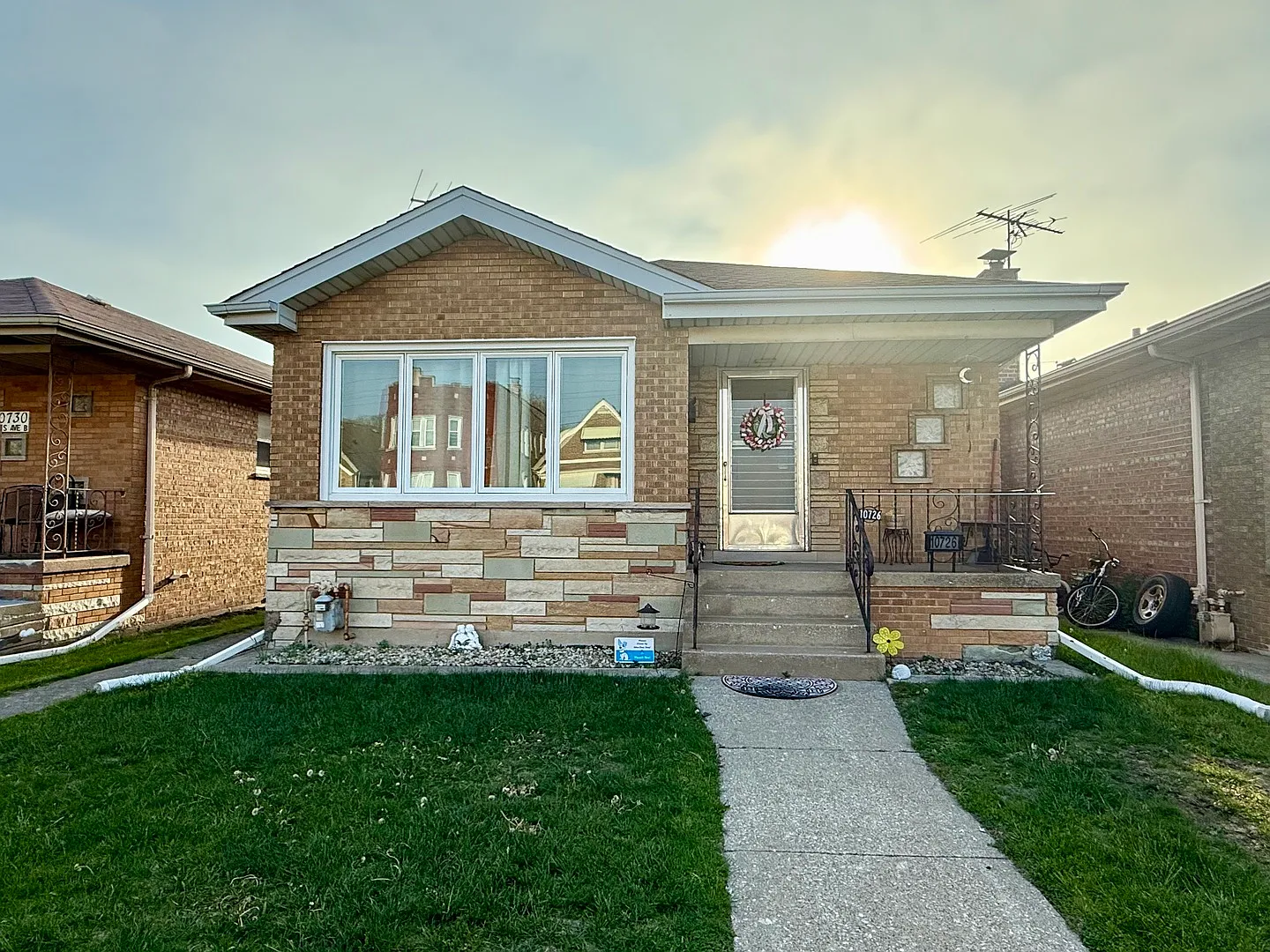 10726 S Avenue B photo 1