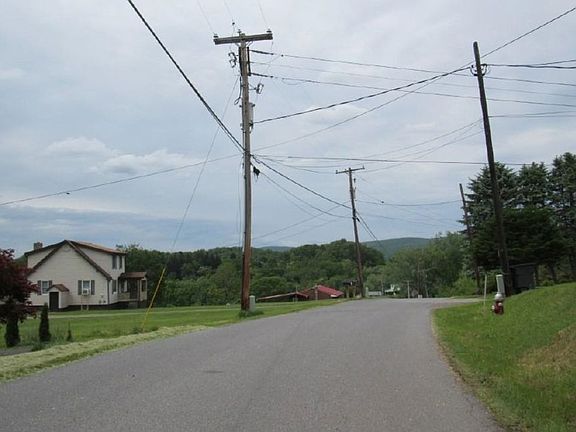 Exterior Neighborhood (street photo)