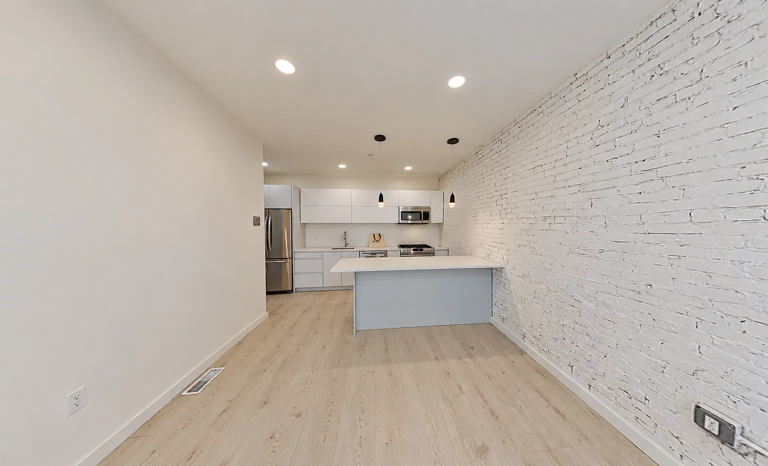 4 bed, 4.5 bath, 1136 sqft, $7,850 — Photo 4