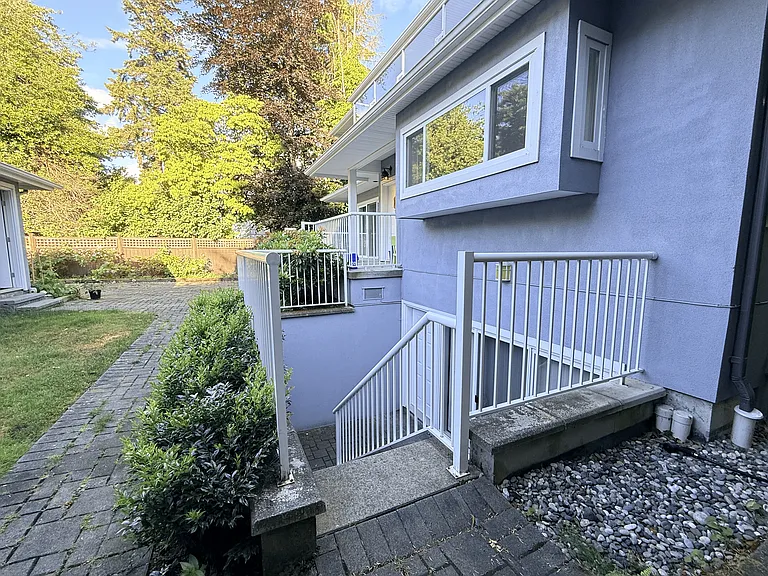 W 35th Ave — Photo 4