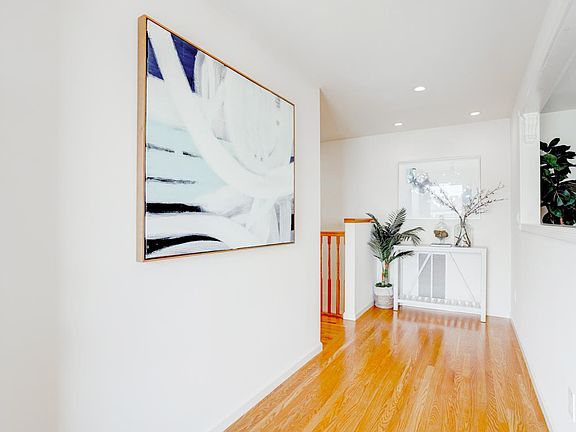 4th image of 1109 Oakwood Dr