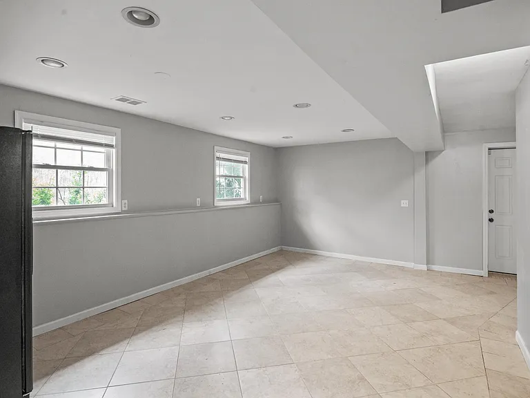 46 Walter Dr — Photo 18