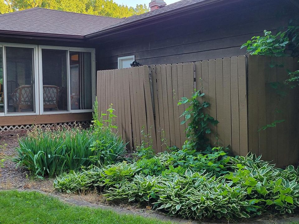 2nd image of 409 Joanne Ln