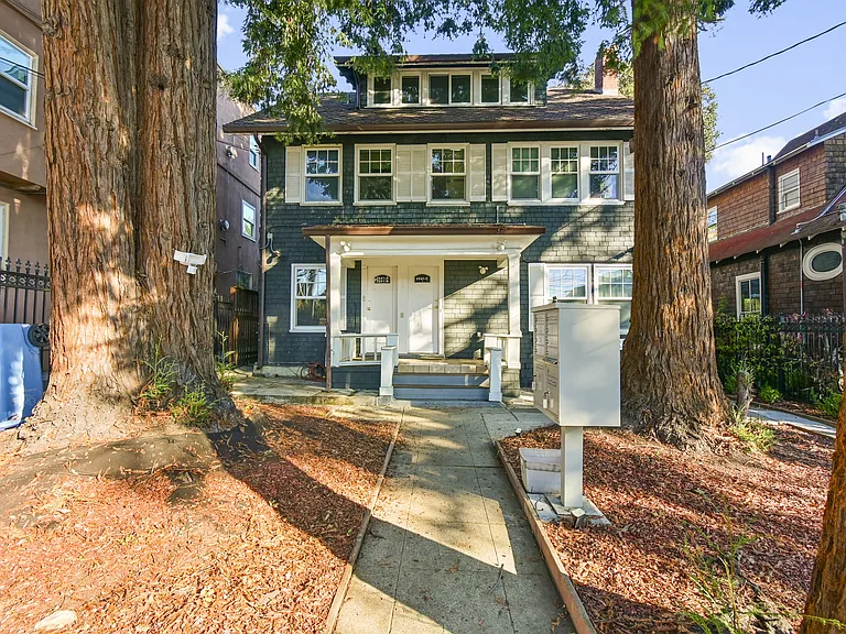 2541-2543 Piedmont Ave — Photo 2