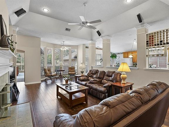 4th image of 4104 Jubilee Dr
