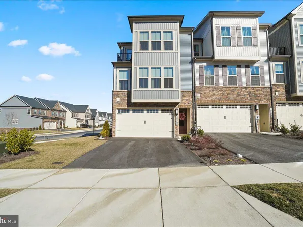 10100 Bluegill St, New Market, MD 21774