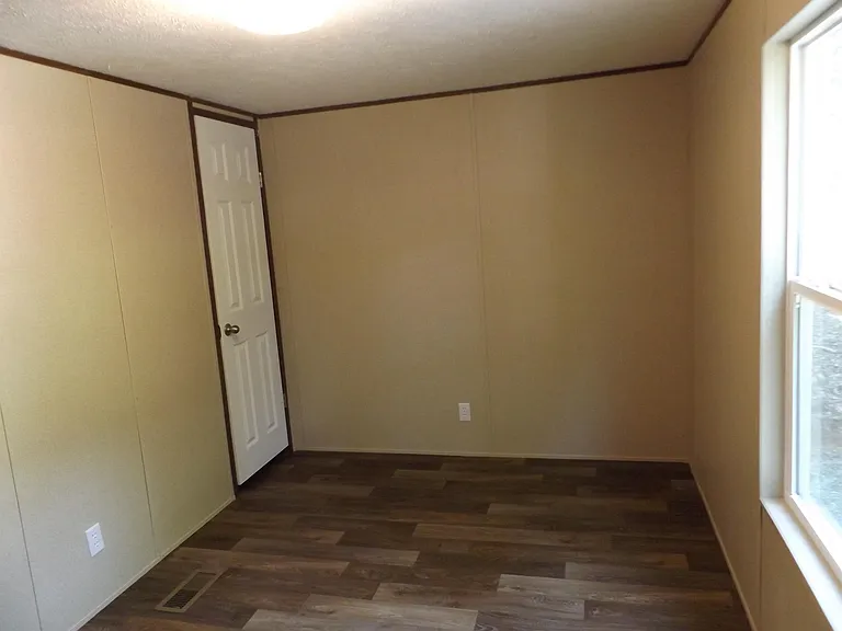 204 Martha Ct — Photo 10
