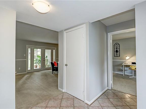 4th image of 8405 Ashwood Dr