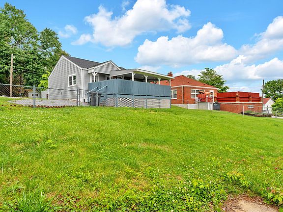 4th image of 3931 Bond Dr