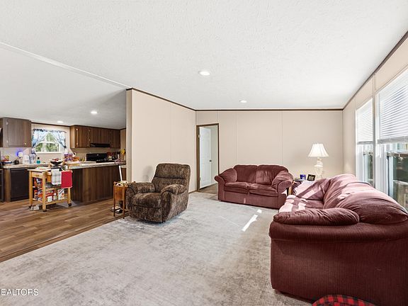 3rd image of 339 Rugby Rd