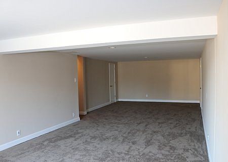 Downstairs great room
						:
						basement great room