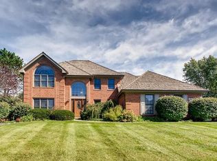 6N125 E Ridgewood Dr, St Charles, IL 60175