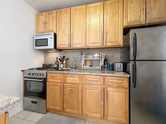 5th image of 333 E 30th St APT 21E