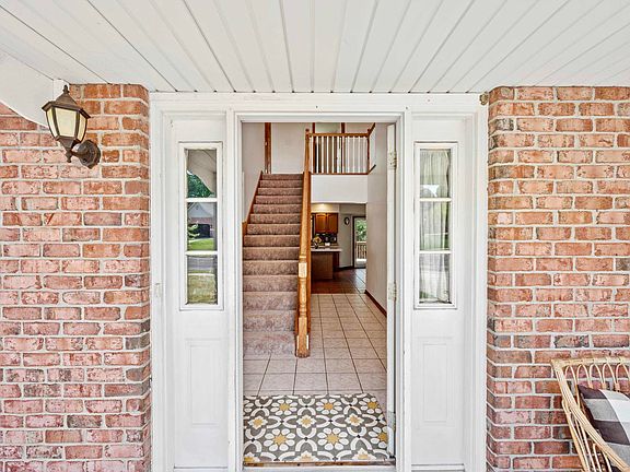 3rd image of 2119 W Leyna Dr